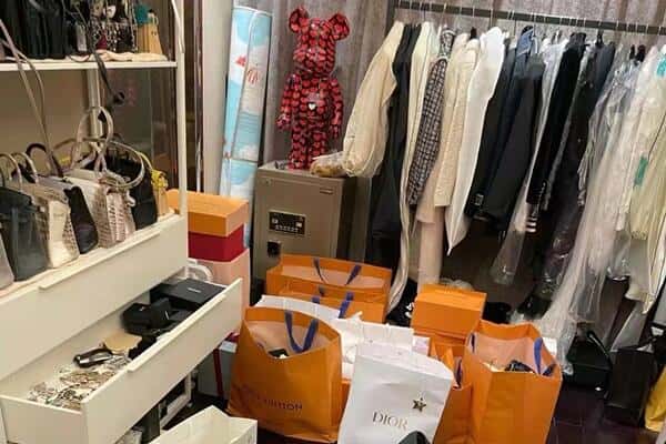 东兰县回收一线品牌衣服.jpg